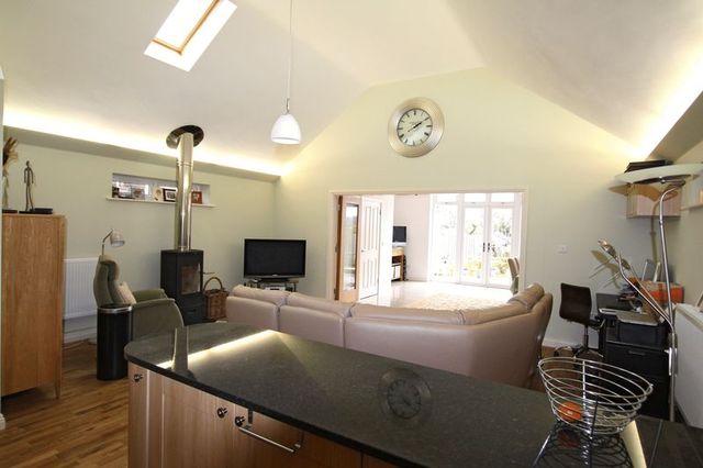  Image of 2 Bedroom Detached for sale at Woodlands Road Woodlands Southampton, SO40 7GA