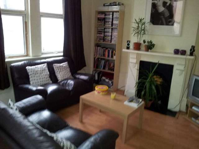  Image of 3 Bedroom Semi-Detached to rent at Acre Lane Brixton London, SW2 5RA