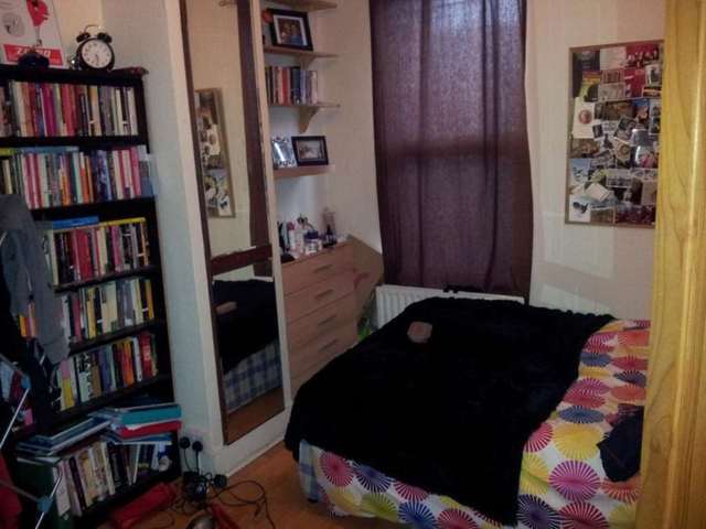  Image of 3 Bedroom Semi-Detached to rent at Acre Lane Brixton London, SW2 5RA