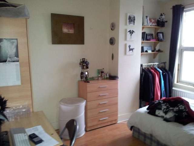 Image of 3 Bedroom Semi-Detached to rent at Acre Lane Brixton London, SW2 5RA