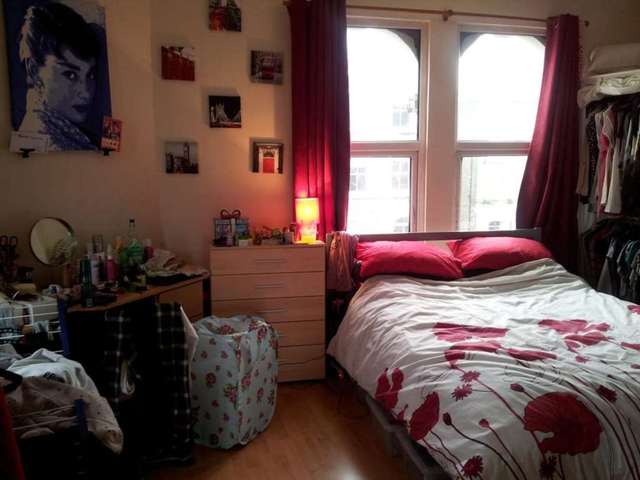  Image of 3 Bedroom Semi-Detached to rent at Acre Lane Brixton London, SW2 5RA