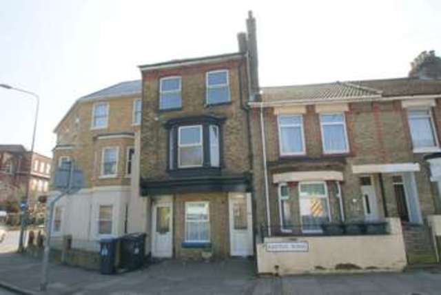  Image of 3 Bedroom Maisonette to rent at Barton Road  Kent, CT16 2LU
