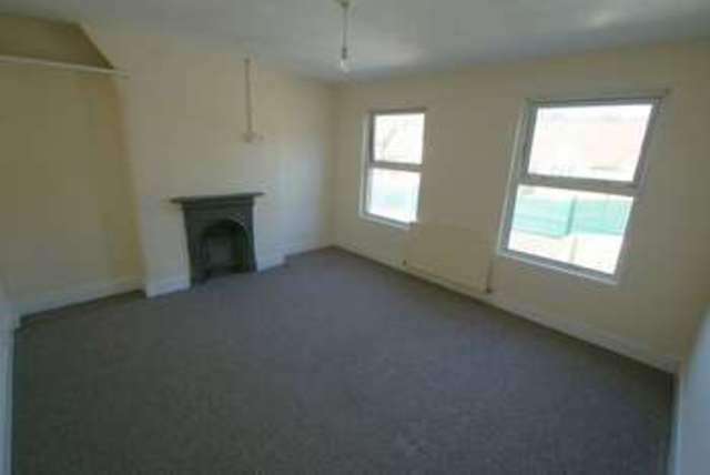  Image of 3 Bedroom Maisonette to rent at Barton Road  Kent, CT16 2LU
