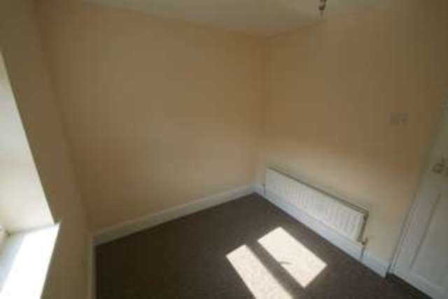  Image of 3 Bedroom Maisonette to rent at Barton Road  Kent, CT16 2LU