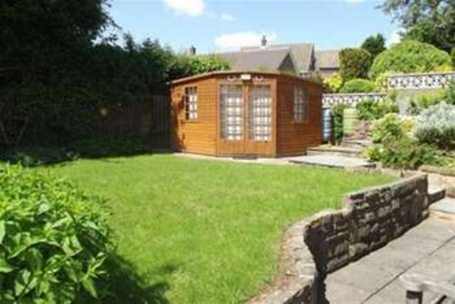  Image of 3 Bedroom Bungalow to rent at Nottingham, NG4 3SE