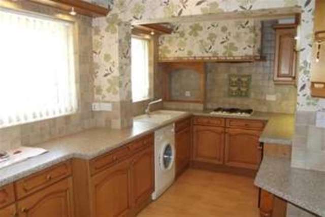  Image of 3 Bedroom Bungalow to rent at Nottingham, NG4 3SE