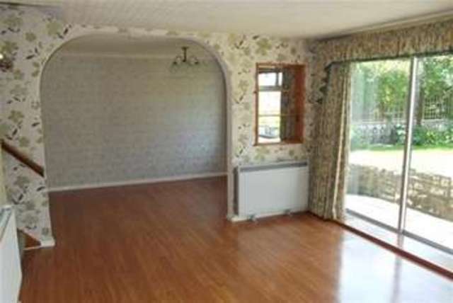  Image of 3 Bedroom Bungalow to rent at Nottingham, NG4 3SE