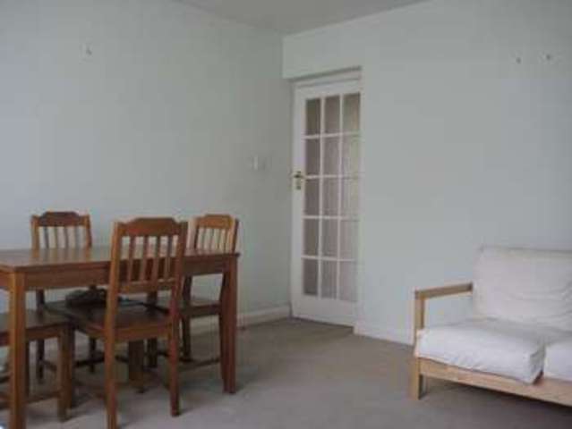  Image of 2 Bedroom Flat to rent at Canons Court  Edgware, HA8 7ST