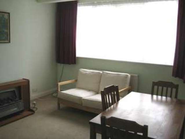  Image of 2 Bedroom Flat to rent at Canons Court  Edgware, HA8 7ST