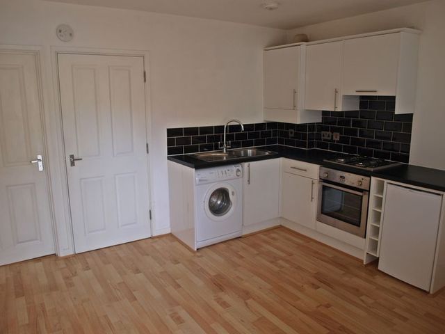  Image of 1 Bedroom Flat to rent at Winfield Street  Dunstable, LU6 1LS