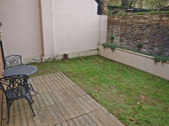  Image of 1 Bedroom Flat to rent at Winfield Street  Dunstable, LU6 1LS