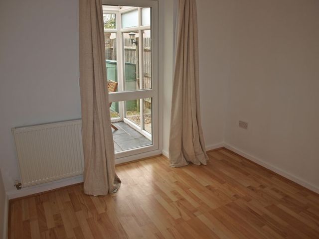  Image of 1 Bedroom Flat to rent at Winfield Street  Dunstable, LU6 1LS
