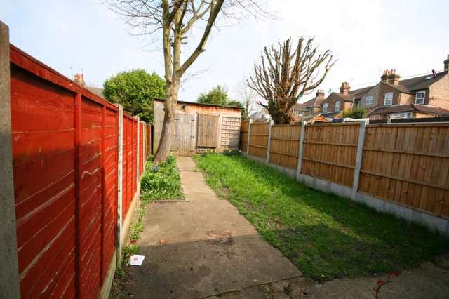  Image of 2 Bedroom End of Terrace to rent at Crescent Road  Brentwood, CM14 5JB