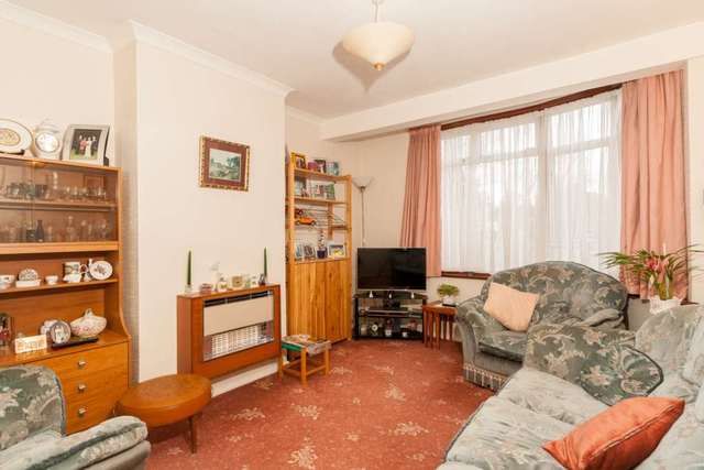  Image of 3 Bedroom Semi-Detached for sale at Dellfield Close  Berkhamsted, HP4 1DS