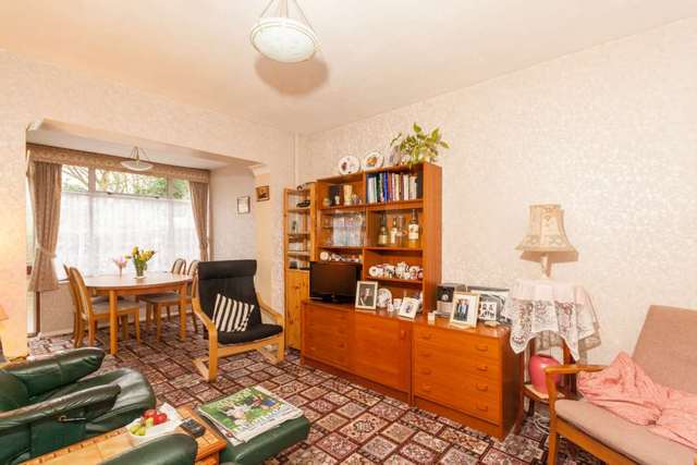  Image of 3 Bedroom Semi-Detached for sale at Dellfield Close  Berkhamsted, HP4 1DS