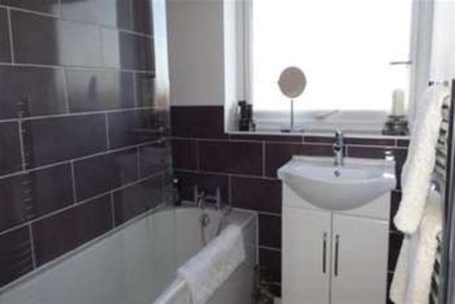  Image of 2 Bedroom Flat to rent at Frinton-on-Sea, CO13 0BD