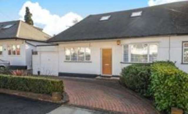  Image of 3 Bedroom Bungalow for sale at Edgware  Edgware, HA8 9UB