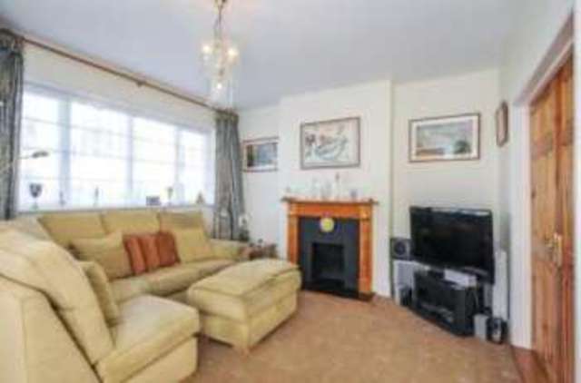  Image of 3 Bedroom Bungalow for sale at Edgware  Edgware, HA8 9UB
