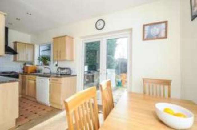  Image of 3 Bedroom Bungalow for sale at Edgware  Edgware, HA8 9UB