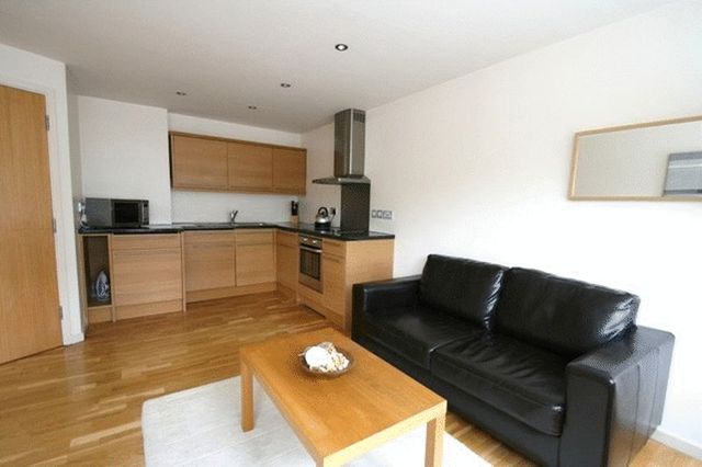  Image of 1 Bedroom Flat to rent at John Islip Street  London, SW1P 4LG