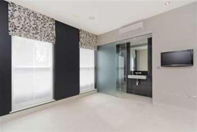  Image of 4 Bedroom Property to rent at London, SW10 0LF