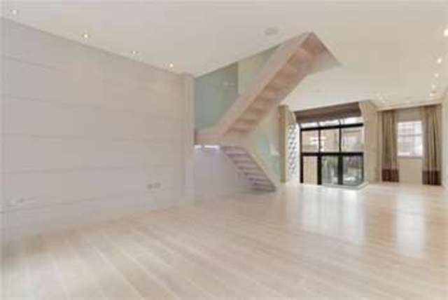  Image of 4 Bedroom Property to rent at London, SW10 0LF