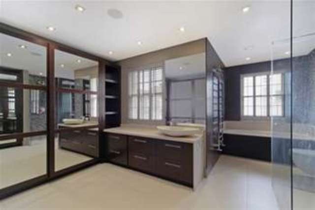  Image of 4 Bedroom Property to rent at London, SW10 0LF