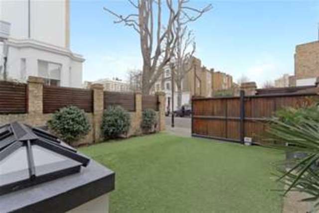  Image of 4 Bedroom Property to rent at London, SW10 0LF