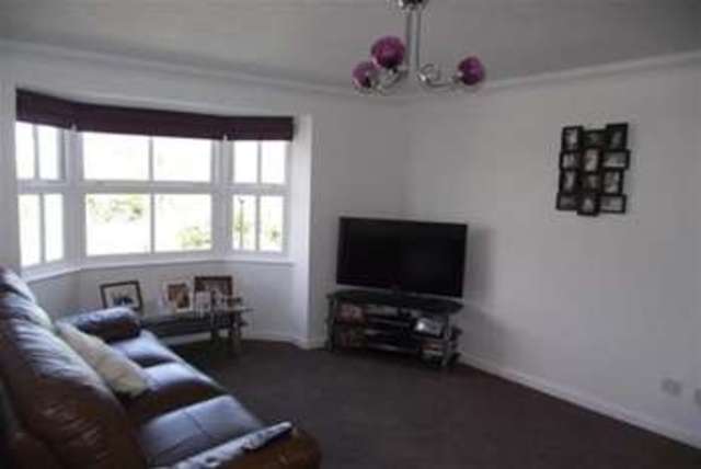  Image of 2 Bedroom Flat to rent at Leigh-on-Sea, SS9 4ED