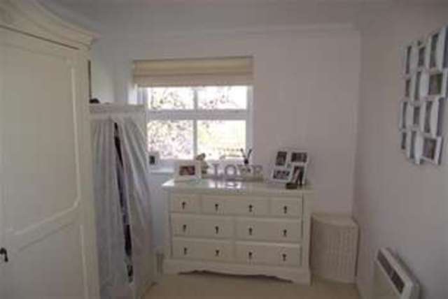  Image of 2 Bedroom Flat to rent at Leigh-on-Sea, SS9 4ED