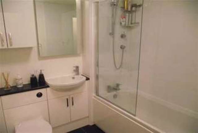  Image of 2 Bedroom Flat to rent at Leigh-on-Sea, SS9 4ED