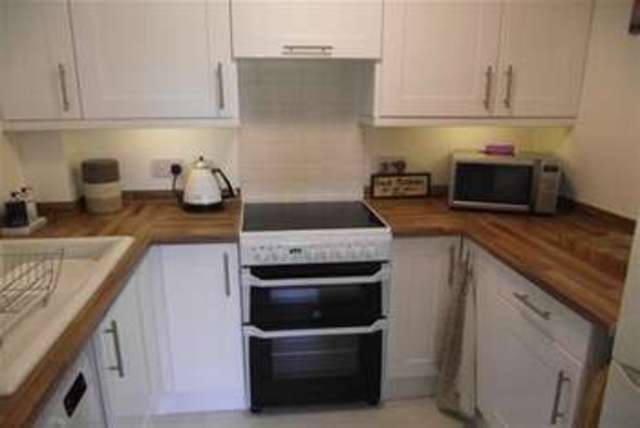  Image of 2 Bedroom Flat to rent at Leigh-on-Sea, SS9 4ED