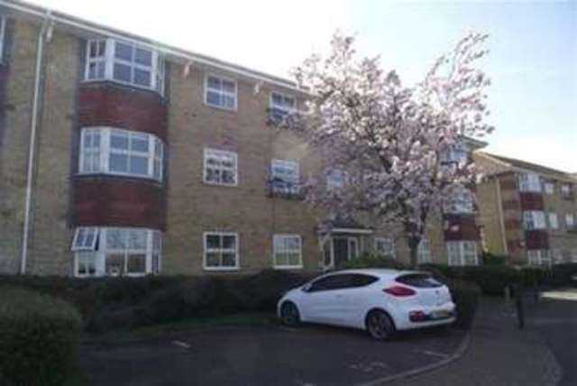  Image of 2 Bedroom Flat to rent at Leigh-on-Sea, SS9 4ED