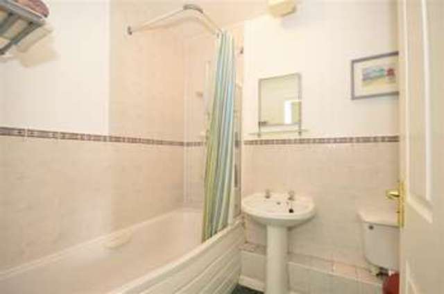  Image of 2 Bedroom Apartment for sale at Sutton Surrey Sutton, SM1 4FP