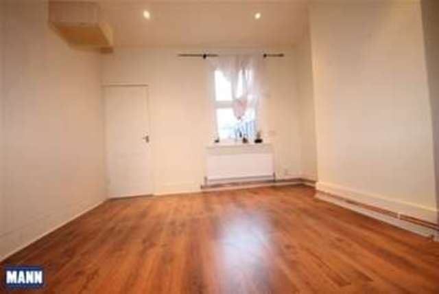  Image of 3 Bedroom Terraced to rent at Swanscombe, DA10 0DQ