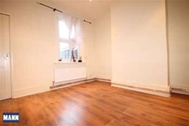  Image of 3 Bedroom Terraced to rent at Swanscombe, DA10 0DQ