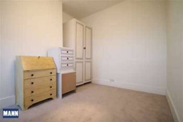  Image of 3 Bedroom Terraced to rent at Swanscombe, DA10 0DQ
