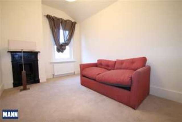  Image of 3 Bedroom Terraced to rent at Swanscombe, DA10 0DQ