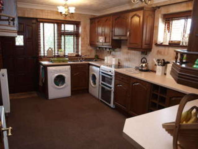  Image of 3 Bedroom Detached for sale at Oulton Broad Lowestoft Camps Heath, NR32 3NY