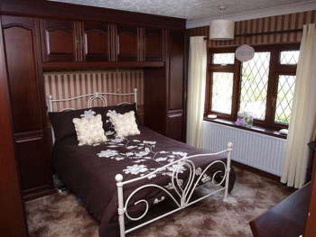  Image of 3 Bedroom Detached for sale at Oulton Broad Lowestoft Camps Heath, NR32 3NY