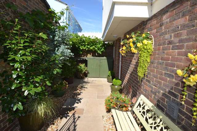 Image of 4 Bedroom Detached for sale at Pyrton Lane  Watlington, OX49 5LX