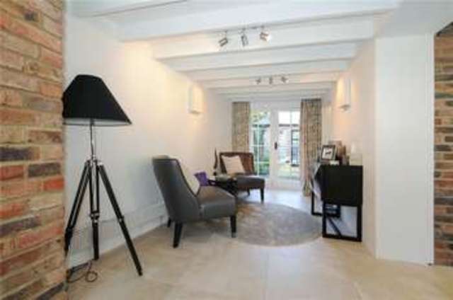  Image of 3 Bedroom Terraced to rent at Singleton  Chichester, PO18 0HN