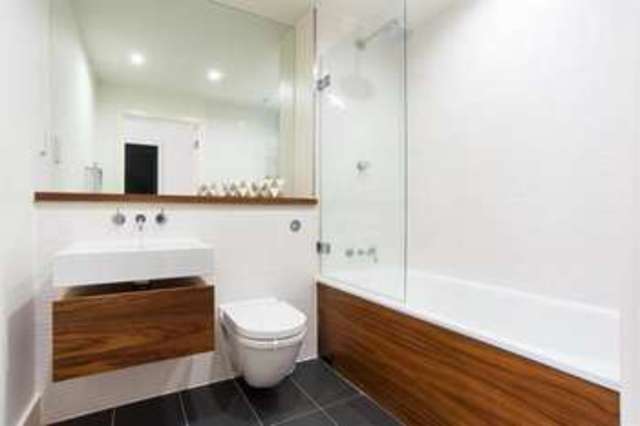  Image of 1 Bedroom Flat for sale at London  Holloway Road, N7 7EH