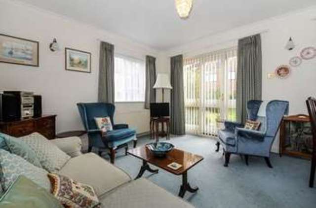  Image of 2 Bedroom Flat for sale at Chichester, PO19 5QZ