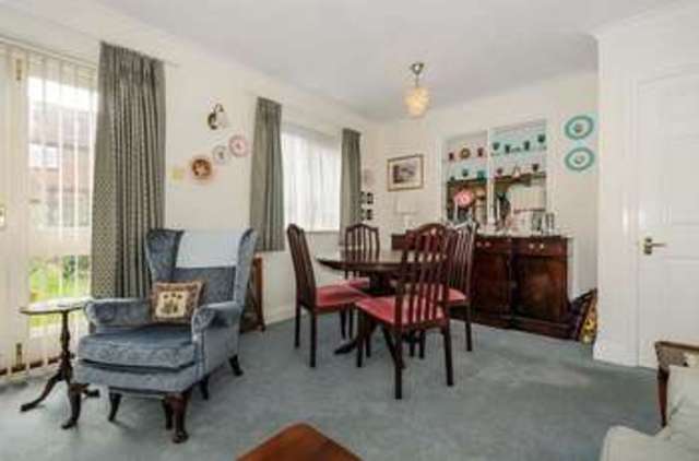  Image of 2 Bedroom Flat for sale at Chichester, PO19 5QZ