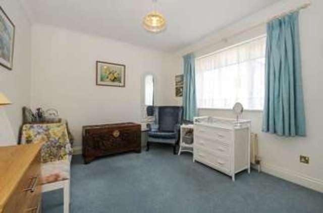  Image of 2 Bedroom Flat for sale at Chichester, PO19 5QZ