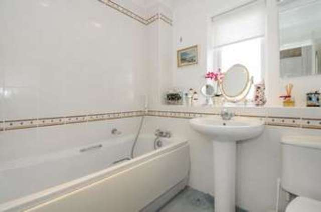  Image of 2 Bedroom Flat for sale at Chichester, PO19 5QZ