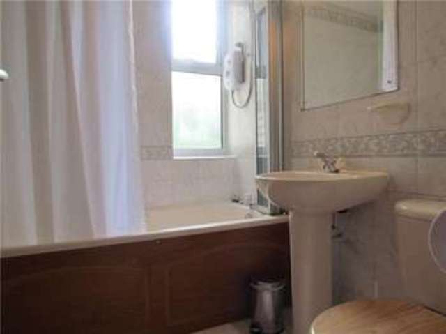  Image of 2 Bedroom Flat to rent at CAMBRIDGE  Chesterton, CB4 1PY