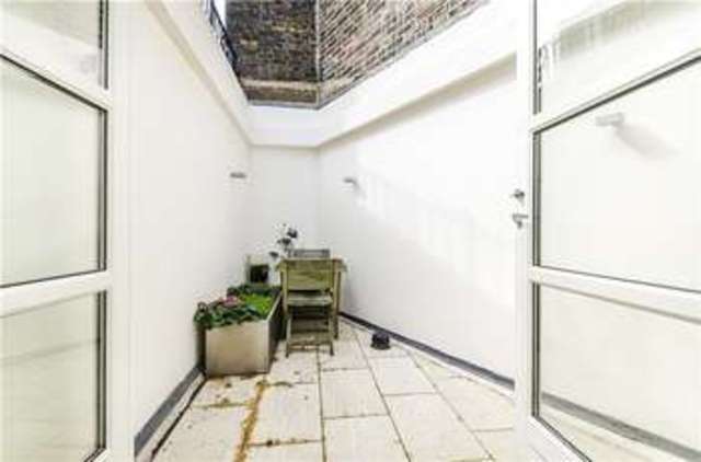  Image of 3 Bedroom Flat for sale at London  Vauxhall Bridge, SW1V 1QW