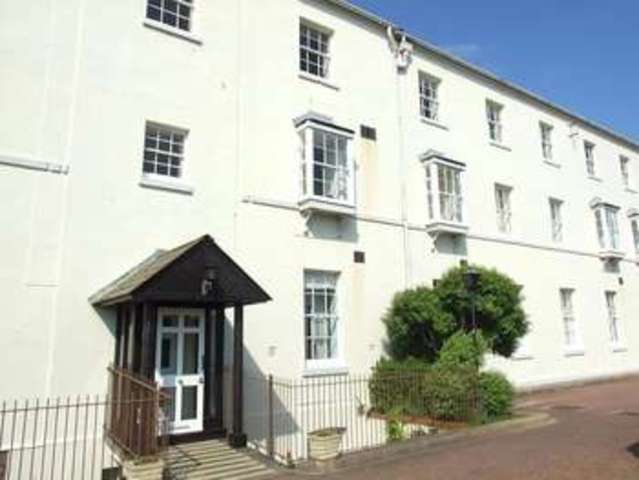  Image of 2 Bedroom Flat to rent at Weymouth, DT4 8UA